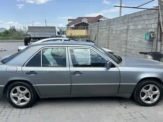 Mercedes-Benz E 230