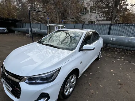 Chevrolet Onix 2023 года за 6 500 000 тг. в Астана – фото 2