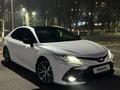 Toyota Camry 2021 годаfor18 500 000 тг. в Алматы – фото 2