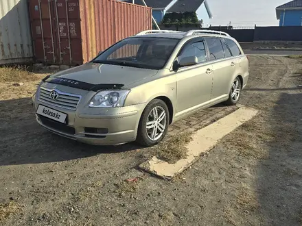 Toyota Avensis 2004 года за 3 900 000 тг. в Атырау – фото 2