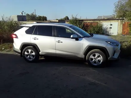 Toyota RAV4 2020 года за 14 500 000 тг. в Семей – фото 3