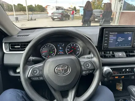 Toyota RAV4 2019 года за 12 000 000 тг. в Актобе – фото 3