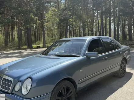 Mercedes-Benz E 320 1995 года за 3 300 000 тг. в Астана – фото 2