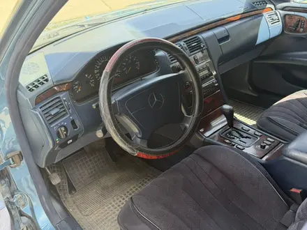 Mercedes-Benz E 320 1995 года за 3 300 000 тг. в Астана – фото 13
