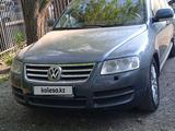 Volkswagen Touareg 2005 года за 5 000 000 тг. в Алматы