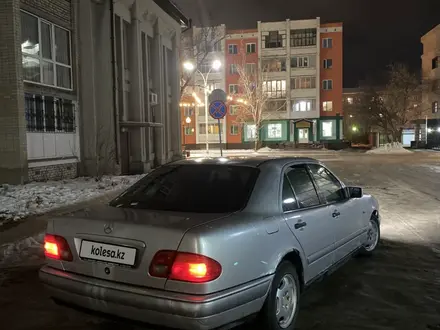 Mercedes-Benz E 200 1996 года за 1 600 000 тг. в Петропавловск – фото 3