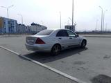 Mercedes-Benz C 180 2003 годаүшін3 600 000 тг. в Семей – фото 4