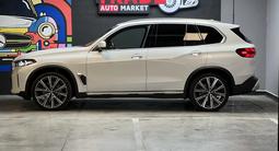 BMW X5 2023 года за 37 295 000 тг. в Алматы – фото 3