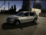 Volkswagen Golf 2001 года за 2 600 000 тг. в Актобе