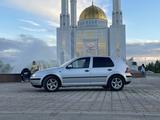 Volkswagen Golf 2001 года за 2 600 000 тг. в Актобе – фото 2