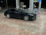 Toyota Camry 2019 года за 12 600 000 тг. в Атырау – фото 3