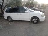 Kia Carnival 2003 года за 1 700 000 тг. в Кызылорда – фото 2