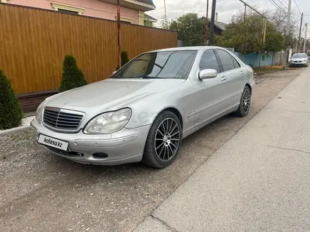 Mercedes-Benz S 320 2000 года за 3 200 000 тг. в Алматы