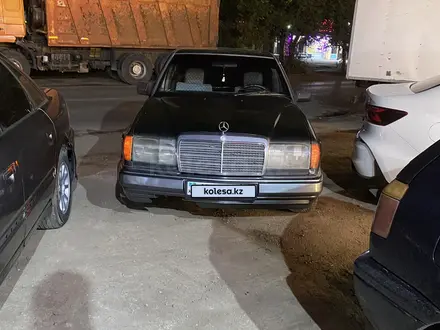 Mercedes-Benz E 230 1990 года за 780 000 тг. в Астана – фото 4