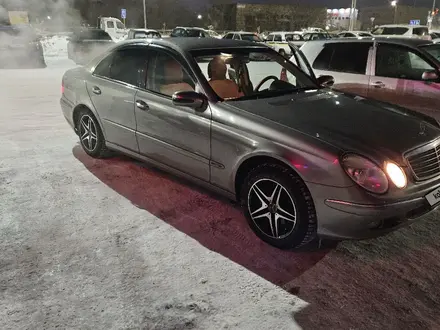 Mercedes-Benz E 320 2004 года за 5 250 000 тг. в Караганда – фото 2