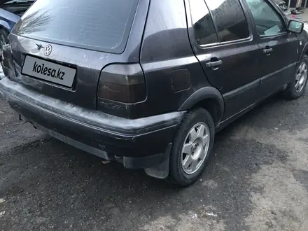 Volkswagen Golf 1993 года за 650 000 тг. в Есик – фото 3