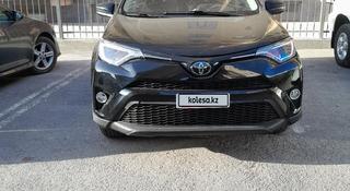 Toyota RAV4 2018 года за 9 800 000 тг. в Актау