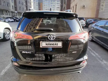 Toyota RAV4 2018 года за 9 800 000 тг. в Актау – фото 4