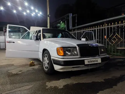 Mercedes-Benz E 230 1990 года за 1 050 000 тг. в Талдыкорган
