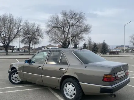 Mercedes-Benz E 200 1991 года за 1 600 000 тг. в Талдыкорган – фото 6