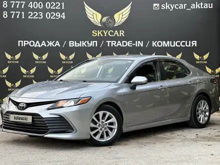 Toyota Camry 2021 года за 13 800 000 тг. в Актау – фото 2