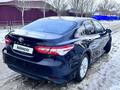 Toyota Camry 2018 года за 12 000 000 тг. в Атырау – фото 4