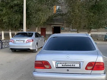 Mercedes-Benz E 230 1996 года за 2 300 000 тг. в Байконыр – фото 2