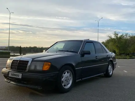 Mercedes-Benz E 220 1992 года за 1 650 000 тг. в Талдыкорган