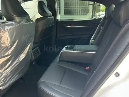 Toyota Camry Luxe 2025 года за 22 590 000 тг. в Алматы – фото 14