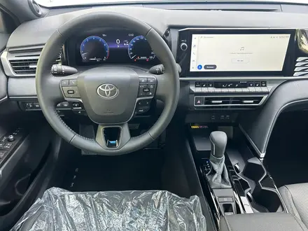Toyota Camry Luxe 2025 года за 22 590 000 тг. в Алматы – фото 17