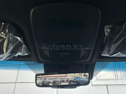 Toyota Camry Luxe 2025 года за 22 590 000 тг. в Алматы – фото 25