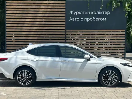 Toyota Camry Luxe 2025 года за 22 590 000 тг. в Алматы – фото 8