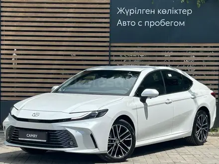 Toyota Camry Luxe 2025 года за 22 590 000 тг. в Алматы