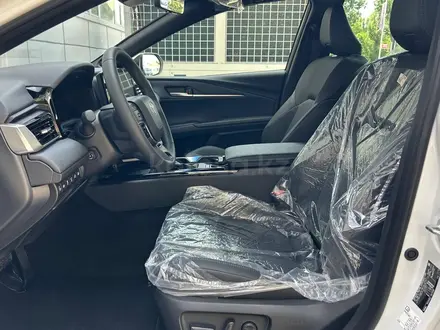 Toyota Camry Luxe 2025 года за 22 590 000 тг. в Алматы – фото 10