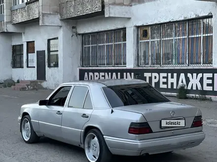 Mercedes-Benz E 200 1995 года за 1 500 000 тг. в Караганда – фото 4