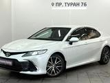 Toyota Camry Luxe 2021 года за 16 490 000 тг. в Астана