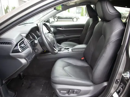 Toyota Camry 2024 года за 18 490 000 тг. в Алматы – фото 10