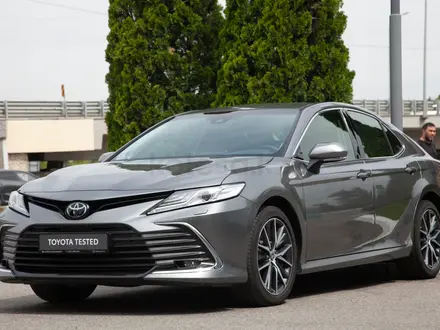 Toyota Camry 2024 года за 18 490 000 тг. в Алматы – фото 2