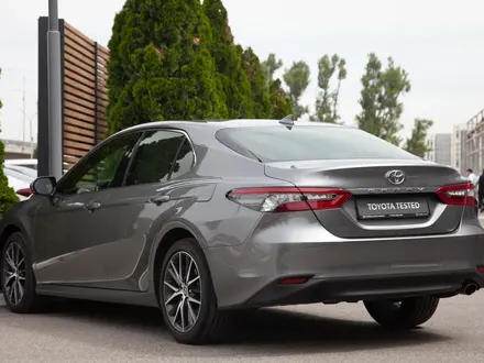 Toyota Camry 2024 года за 18 490 000 тг. в Алматы – фото 3