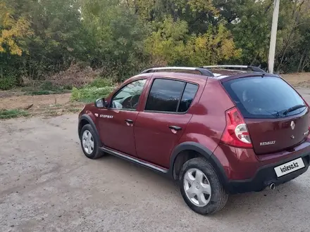 Renault Sandero 2013 года за 4 000 000 тг. в Караганда – фото 2