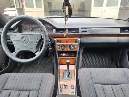 Mercedes-Benz E 230 1991 года за 2 000 000 тг. в Алматы – фото 18