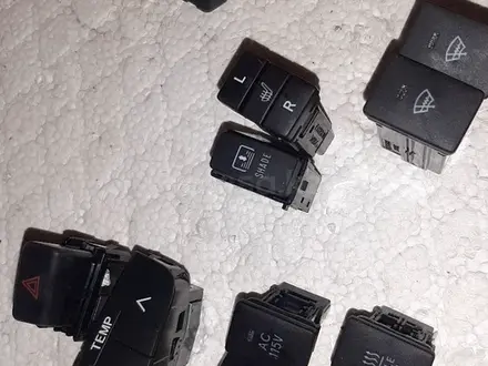 Кнопки переключатель и другие кнопки. Тоуота. за 10 000 тг. в Байсерке – фото 3