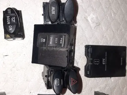 Кнопки переключатель и другие кнопки. Тоуота. за 10 000 тг. в Байсерке – фото 8