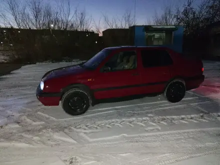 Volkswagen Vento 1992 года за 1 000 000 тг. в Аксу – фото 2