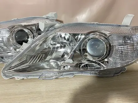 Передняя фара — Toyota Camry 45 2009-2011 USA LE за 22 000 тг. в Алматы – фото 3