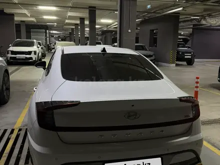 Hyundai Sonata 2022 года за 11 700 000 тг. в Алматы – фото 2