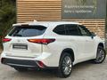 Toyota Highlander Luxe 2023 года за 29 990 000 тг. в Алматы – фото 2