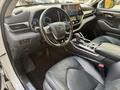 Toyota Highlander Luxe 2023 года за 29 990 000 тг. в Алматы – фото 9