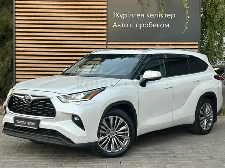Toyota Highlander Luxe 2023 года за 29 990 000 тг. в Алматы