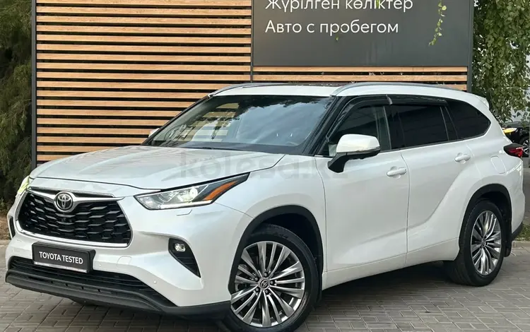 Toyota Highlander Luxe 2023 года за 29 990 000 тг. в Алматы